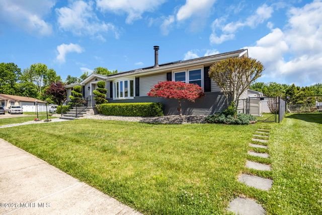 3 Brookview Lane, Manalapan, NJ 07726
