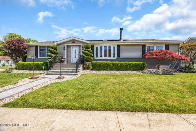 3 Brookview Lane, Manalapan, NJ 07726