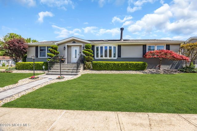 3 Brookview Lane, Manalapan, NJ 07726