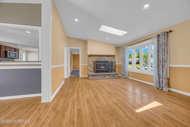3 Brookview Lane, Manalapan, NJ 07726