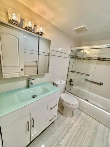 26 Golfs Edge A, West Palm Beach, FL 33417