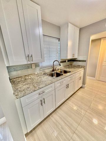 26 Golfs Edge A, West Palm Beach, FL 33417