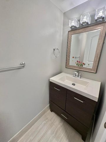 26 Golfs Edge A, West Palm Beach, FL 33417