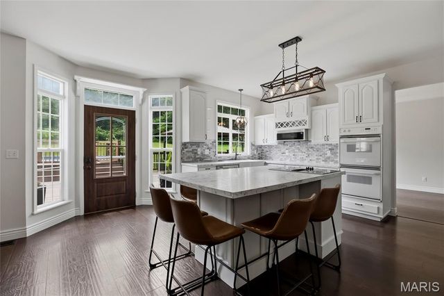 21762 Country Life Acres, Warrenton, MO 63383