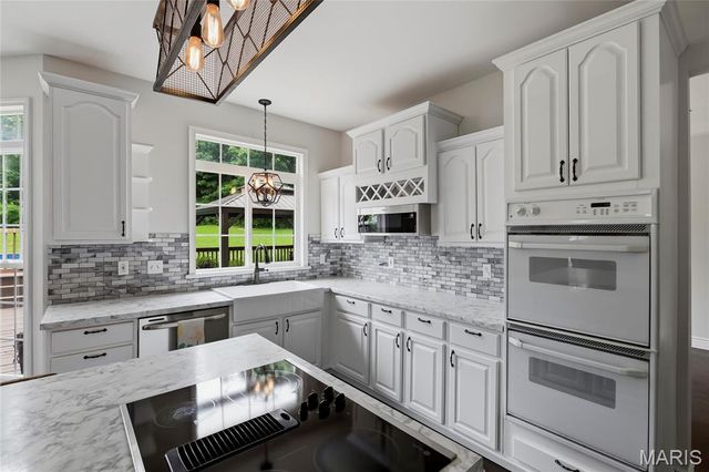 21762 Country Life Acres, Warrenton, MO 63383