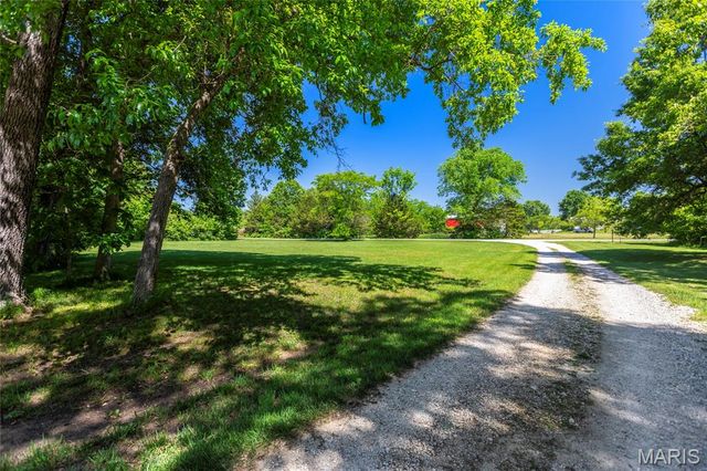 21762 Country Life Acres, Warrenton, MO 63383