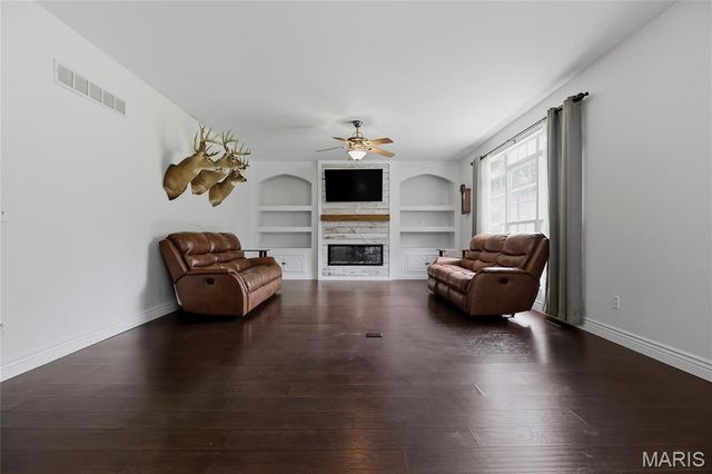 21762 Country Life Acres, Warrenton, MO 63383