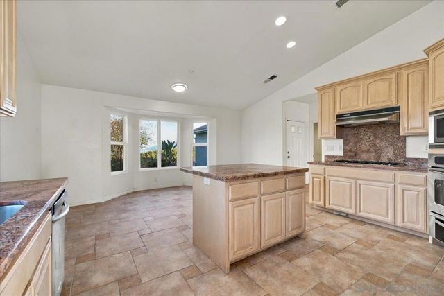 800 Alta Lane, El Cajon, CA 92021
