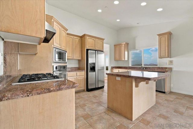 800 Alta Lane, El Cajon, CA 92021
