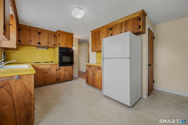 4 Champlin Hill Court, East Lyme, CT 06357