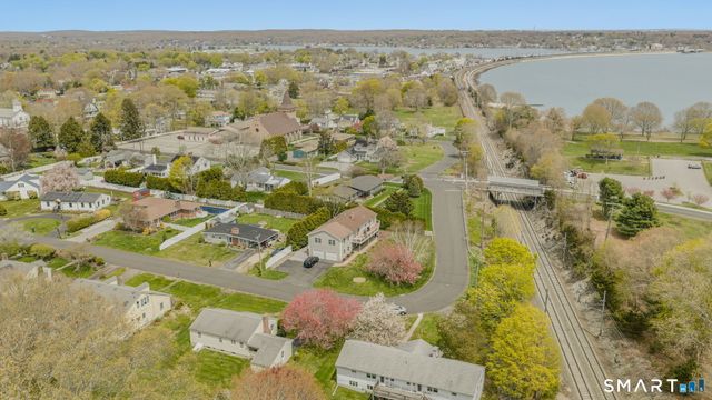 4 Champlin Hill Court, East Lyme, CT 06357