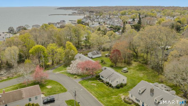 4 Champlin Hill Court, East Lyme, CT 06357