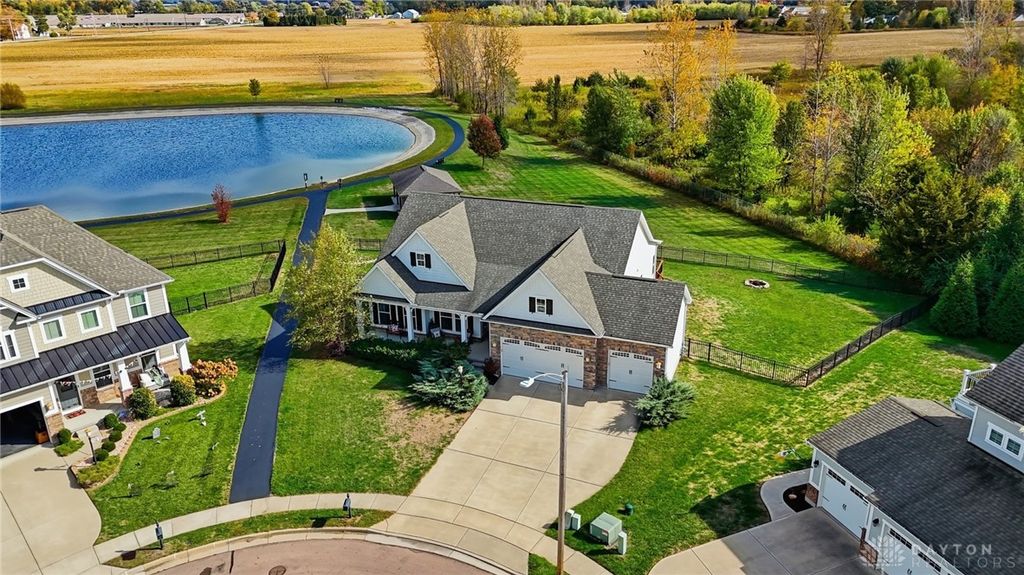 3318 Heatherstone Drive, Troy, OH 45373