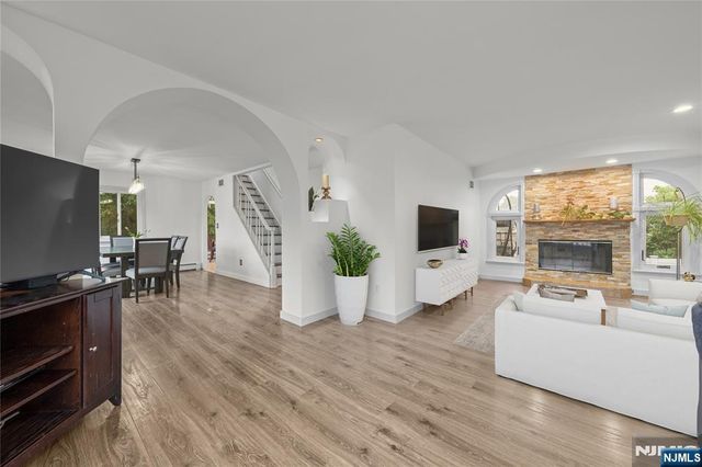 6 Tyler Court, Clifton, NJ 07012