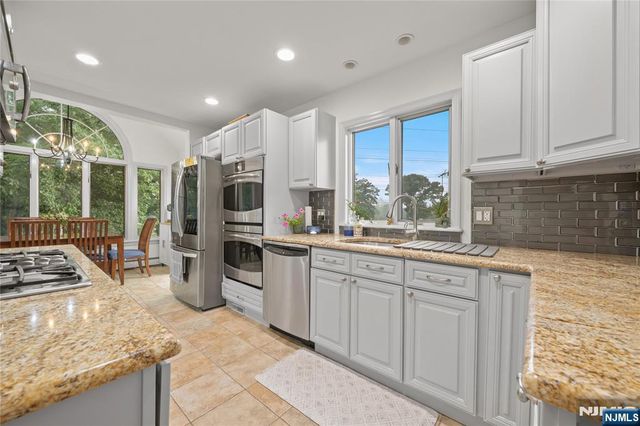 6 Tyler Court, Clifton, NJ 07012