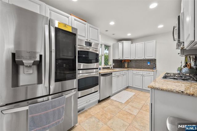 6 Tyler Court, Clifton, NJ 07012
