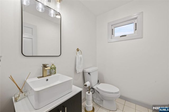 6 Tyler Court, Clifton, NJ 07012