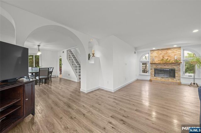 6 Tyler Court, Clifton, NJ 07012