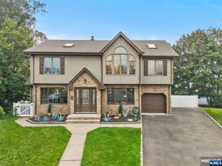 6 Tyler Court, Clifton, NJ 07012