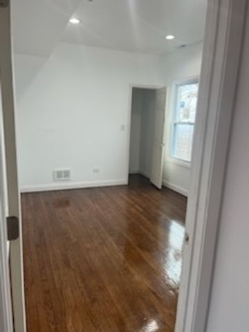 6600 S Artesian Avenue, Chicago, IL 60629