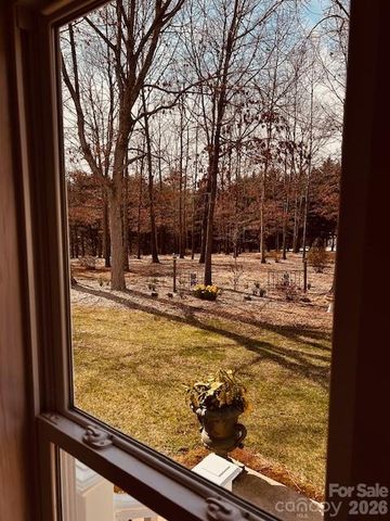 69 Isaac Creek Drive 22, Hickory, NC 28601