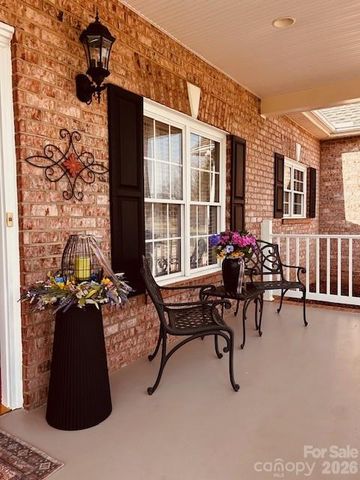 69 Isaac Creek Drive 22, Hickory, NC 28601