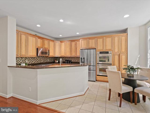 4086 CLOVET DR #32, Fairfax, VA 22030
