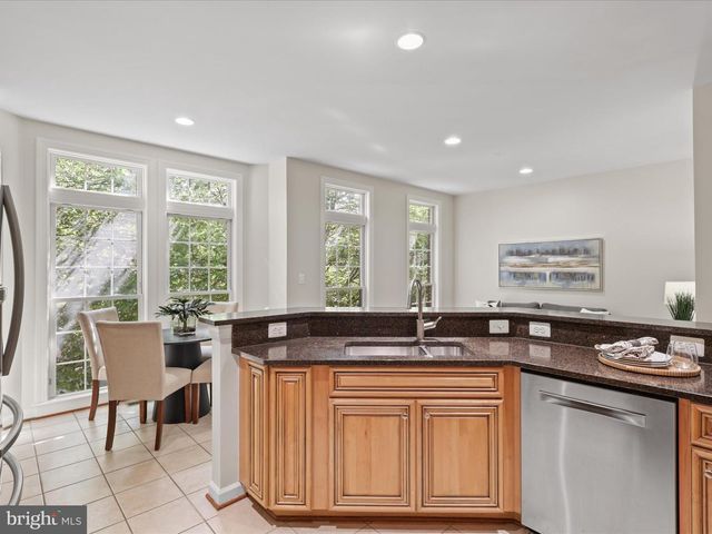 4086 CLOVET DR #32, Fairfax, VA 22030