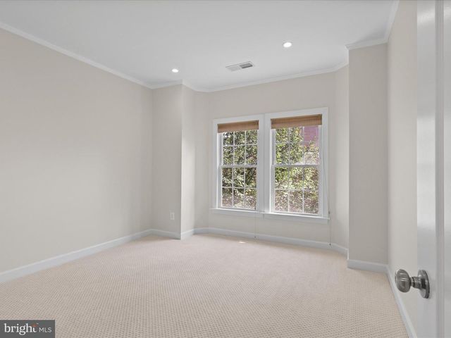 4086 CLOVET DR #32, Fairfax, VA 22030