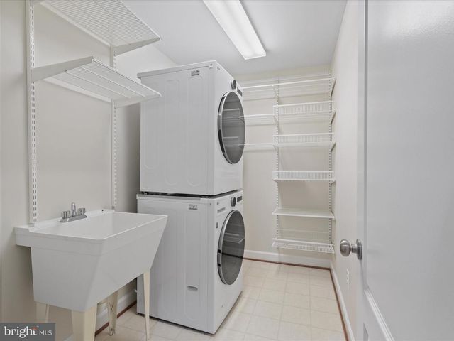 4086 CLOVET DR #32, Fairfax, VA 22030