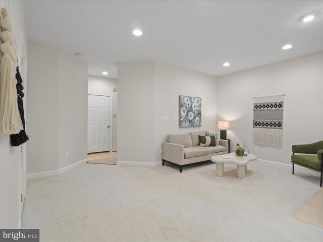 4086 CLOVET DR #32, Fairfax, VA 22030