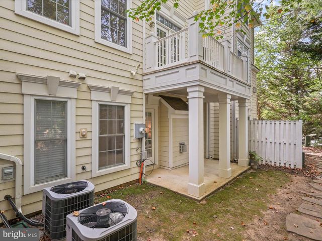 4086 CLOVET DR #32, Fairfax, VA 22030
