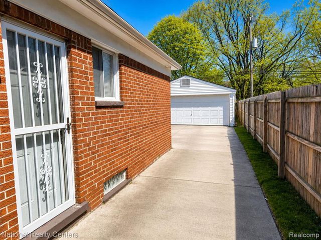 11700 Auburn Street, Detroit, MI 48228