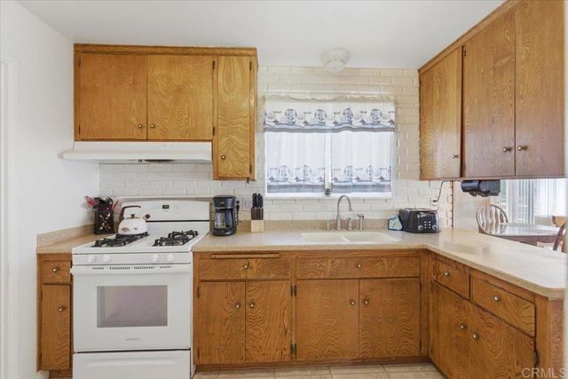 8773 Leigh Ave, Spring Valley, CA 91977