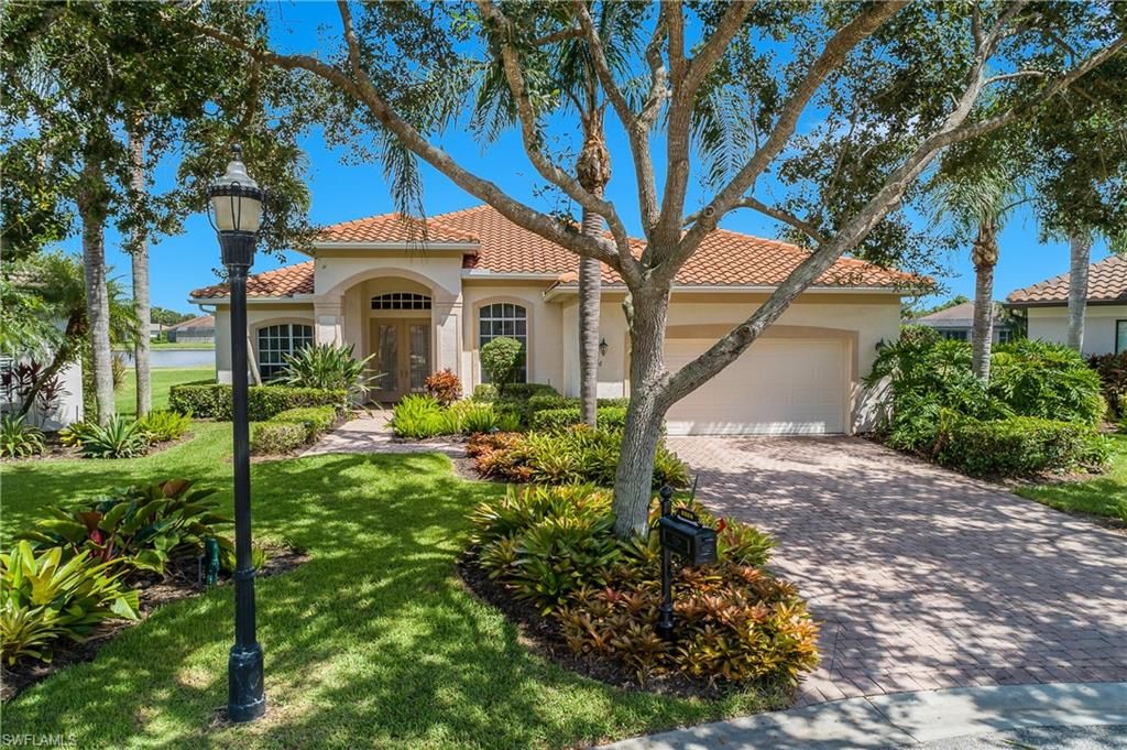 8966 Appaloosa CT, Naples, FL 34113