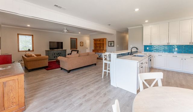 4481 S Medina Hwy, Kerrville, TX 78028