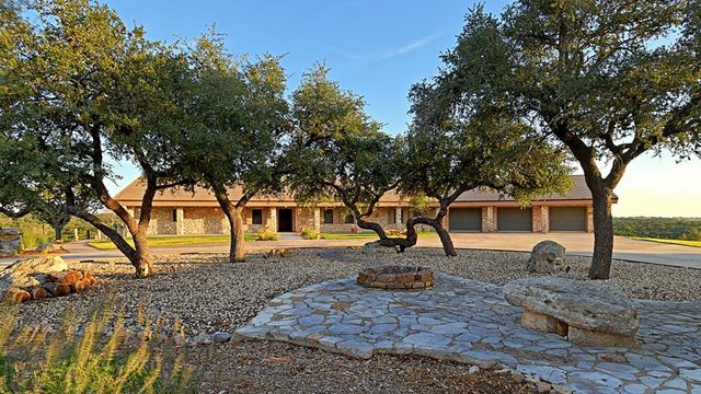 4481 S Medina Hwy, Kerrville, TX 78028