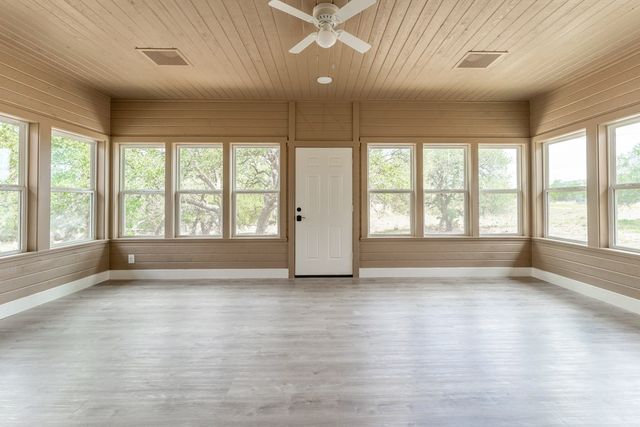 4481 S Medina Hwy, Kerrville, TX 78028