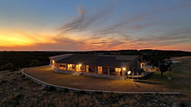 4481 S Medina Hwy, Kerrville, TX 78028