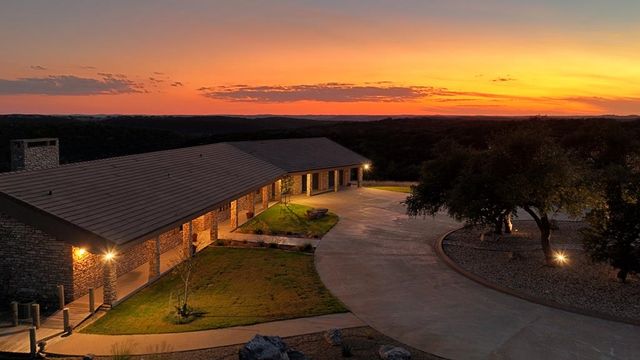 4481 S Medina Hwy, Kerrville, TX 78028