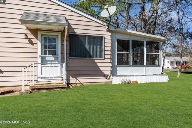 13 Michigan Avenue, Whiting, NJ 08759