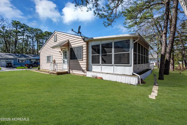 13 Michigan Avenue, Whiting, NJ 08759