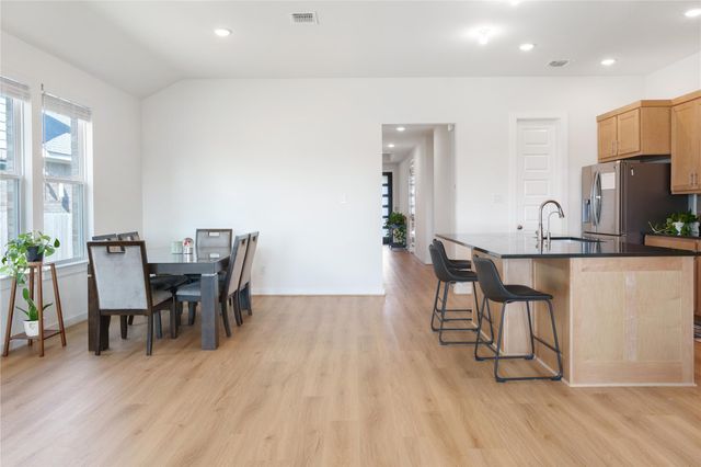 316 Amista DR, Liberty Hill, TX 78642