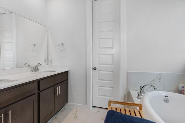 316 Amista DR, Liberty Hill, TX 78642