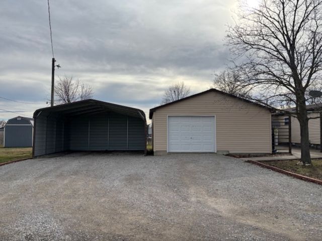 1300 Hamilton Street S, Salem, IL 62881