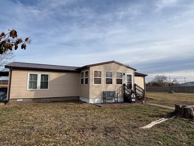 1300 Hamilton Street S, Salem, IL 62881