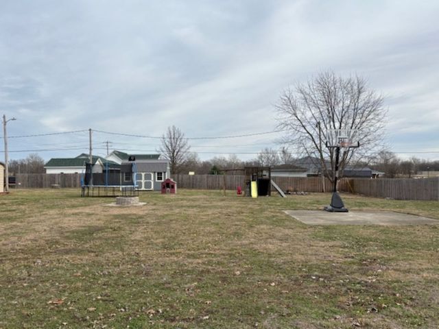 1300 Hamilton Street S, Salem, IL 62881