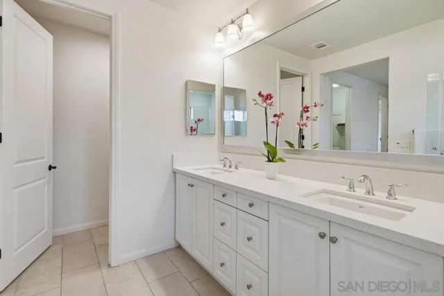 7938 Lusardi Creek Ln, San Diego, CA 92127