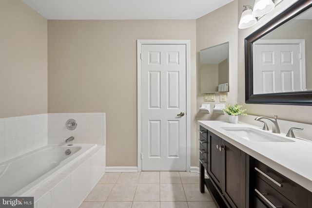 9 MINIVER CT, Mount Laurel, NJ 08054