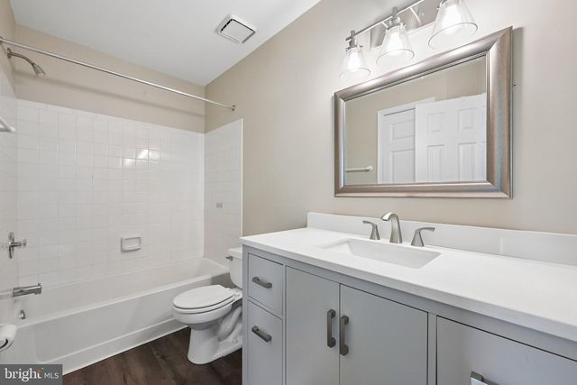 9 MINIVER CT, Mount Laurel, NJ 08054